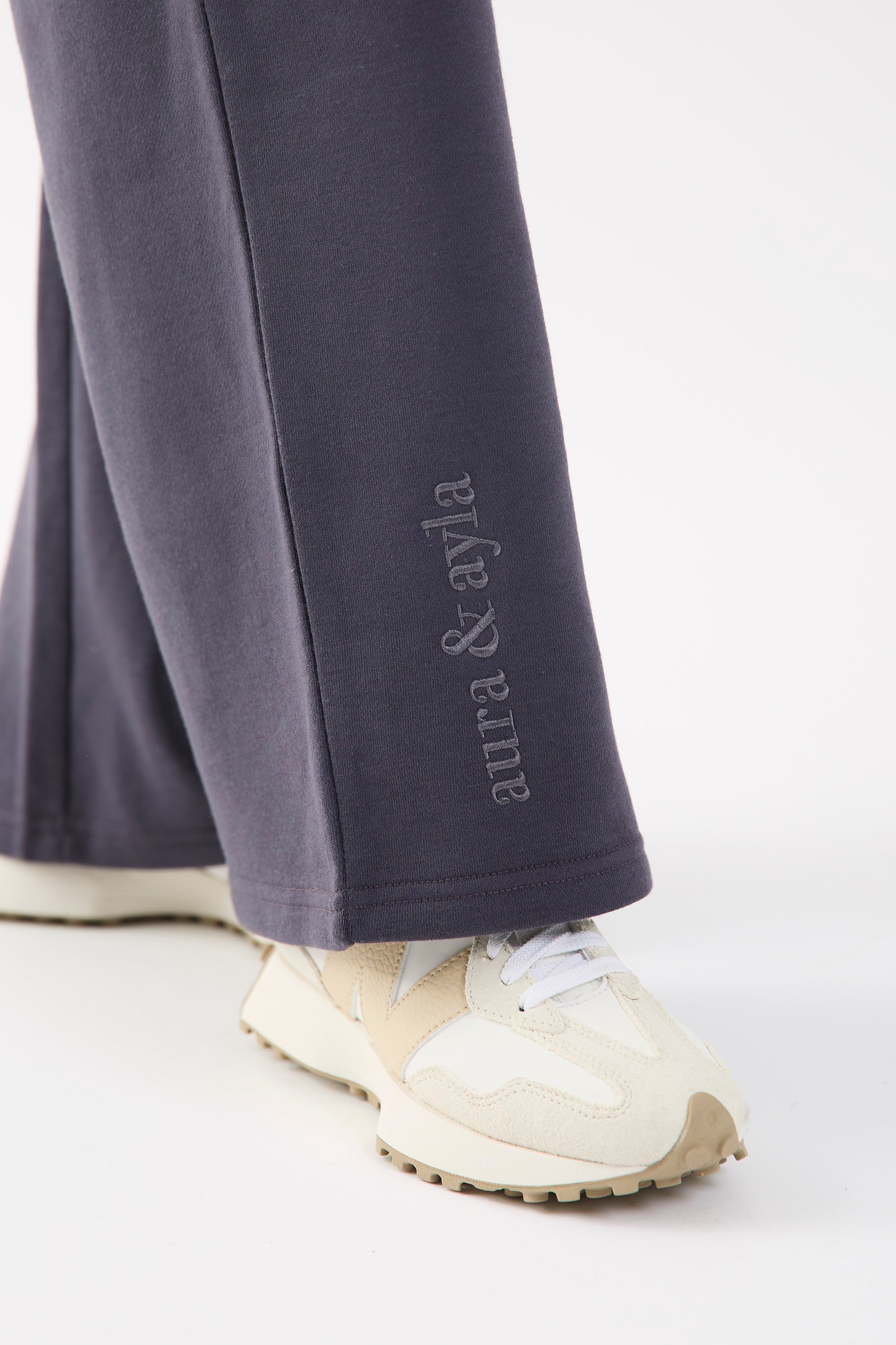 PDB Aya Jogger Dark Chocolate main image 1